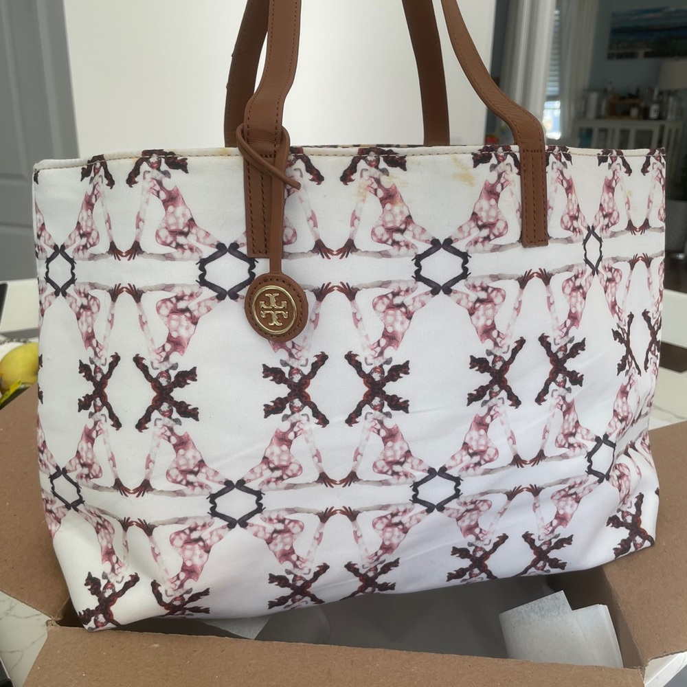 Reverse Tote - image 1